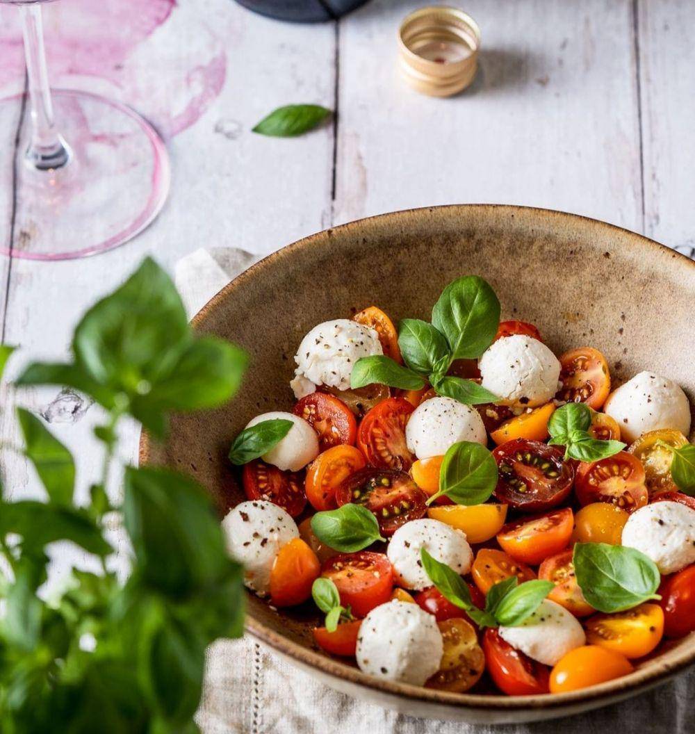 caprese salad (Instagram.com/buttersuss)