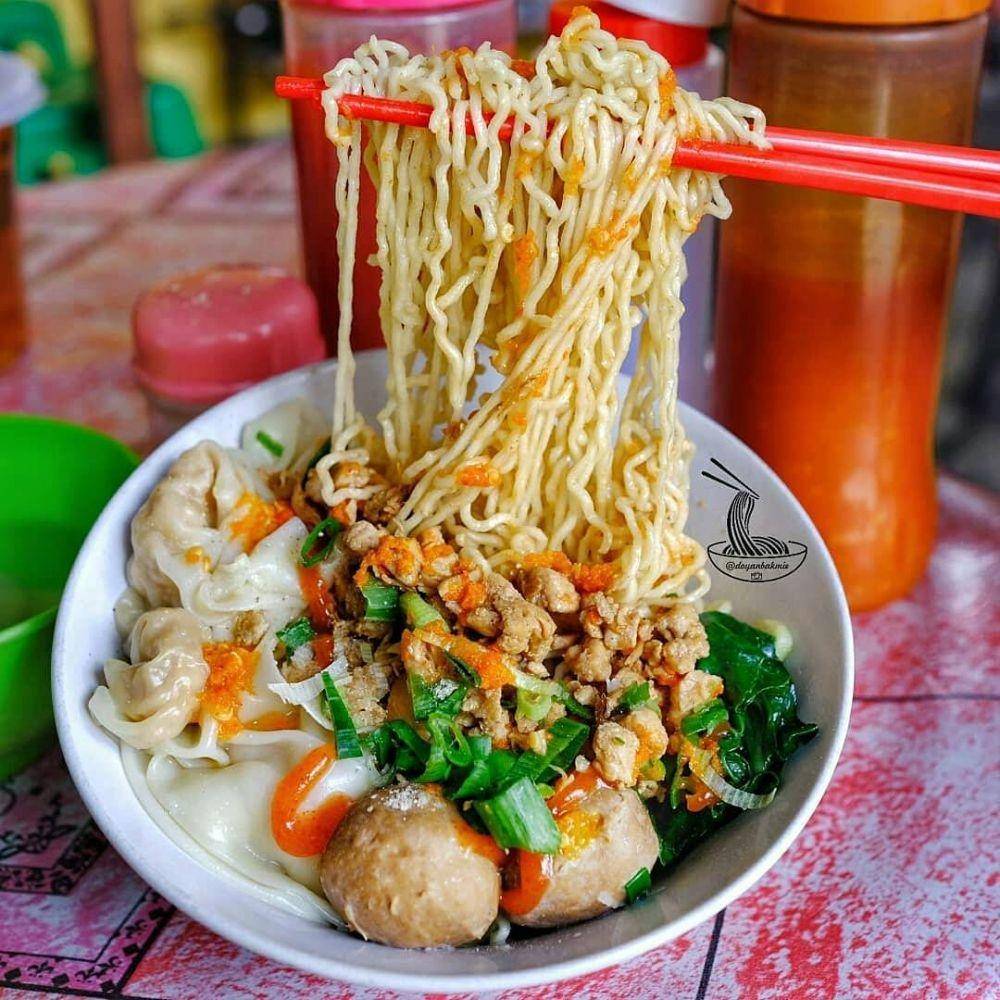Mi Ayam Roxy (instagram.com/buncitinperut)