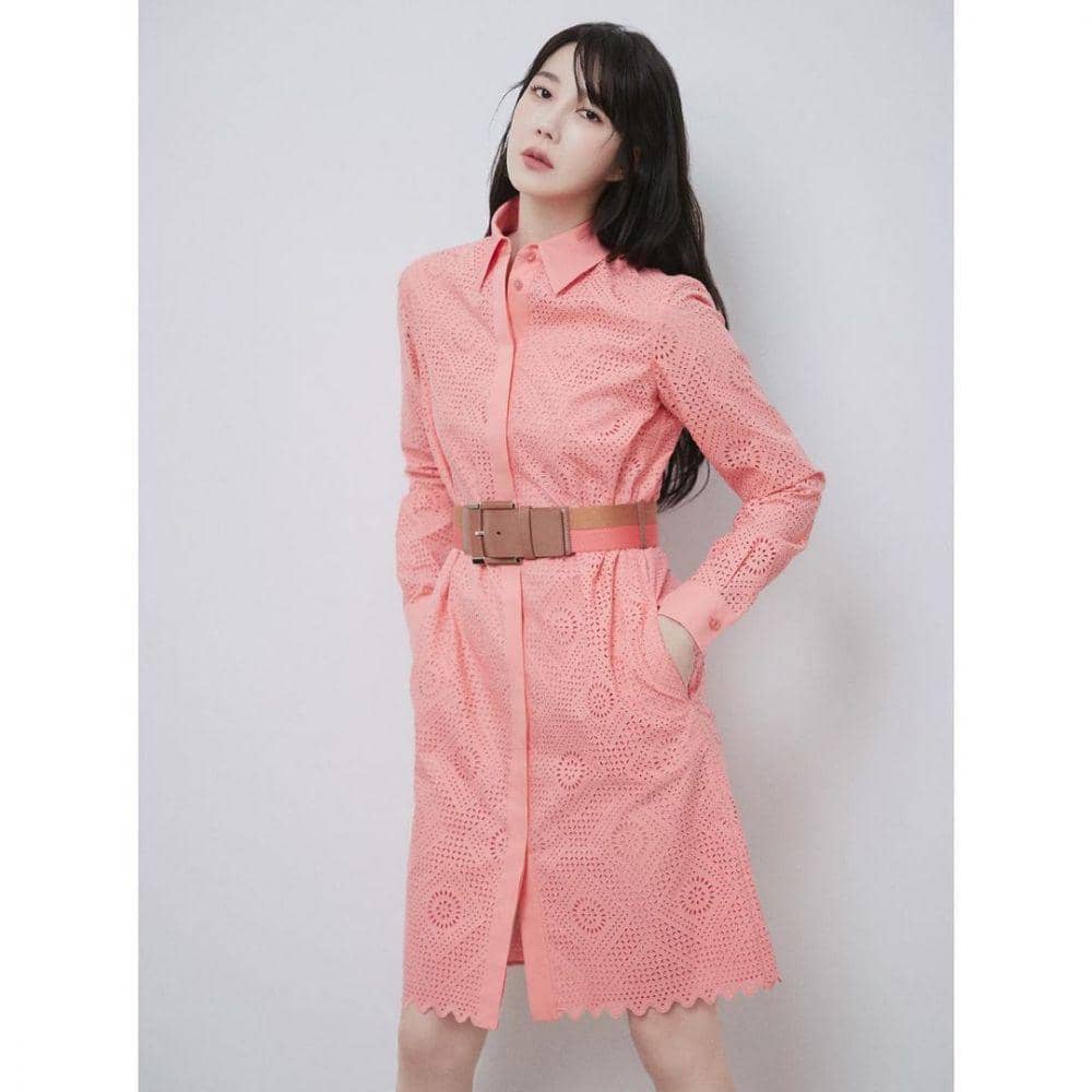 Lee Ji Ah (instagram.com/e.jiah)