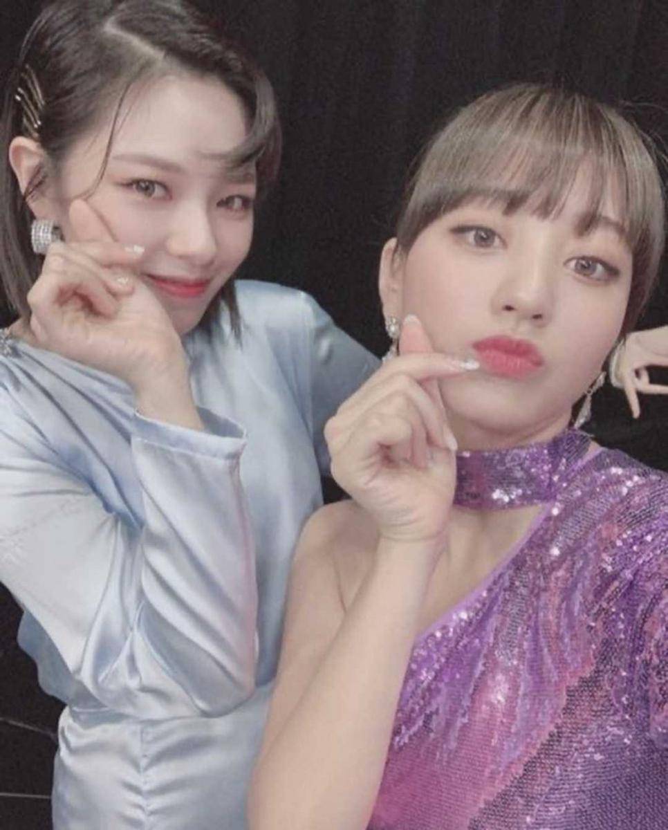 Jihyo dan Jeongyeon TWICE (instagram.com/twicetagram)