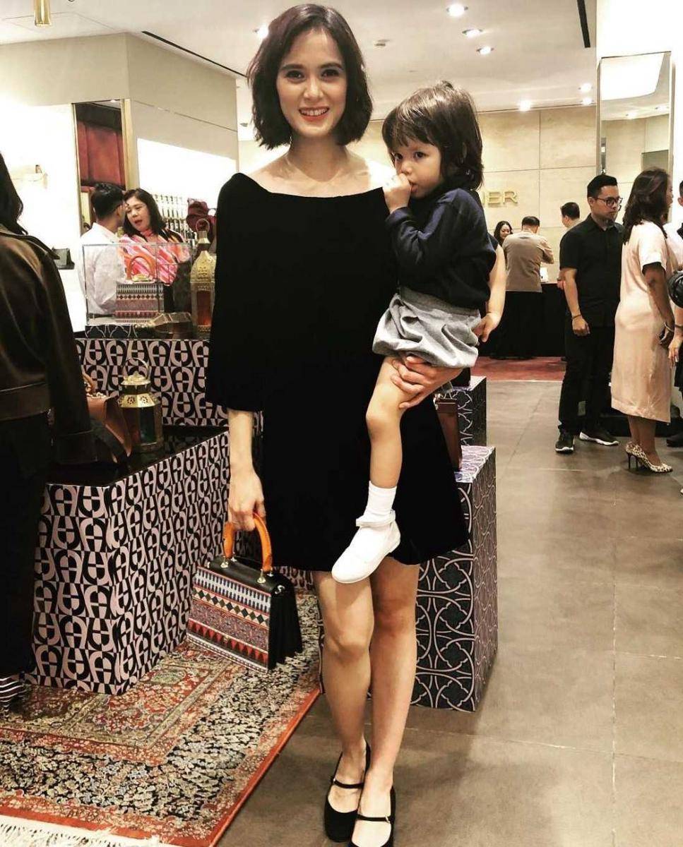 Renata Kusmanto bersama anak (Instagram.com/renata711)