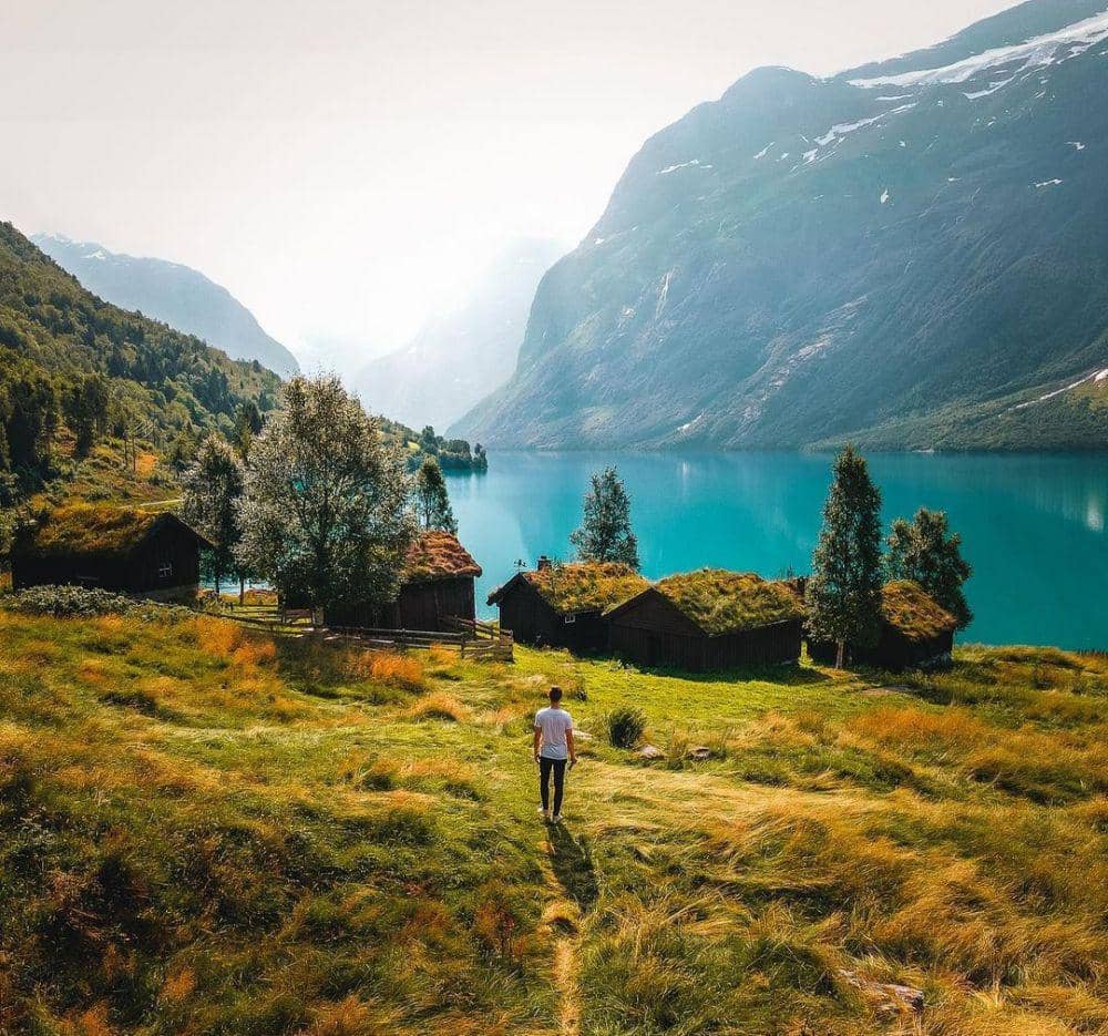 Danau Lovatnet (instagram.com/joakimvedvik)