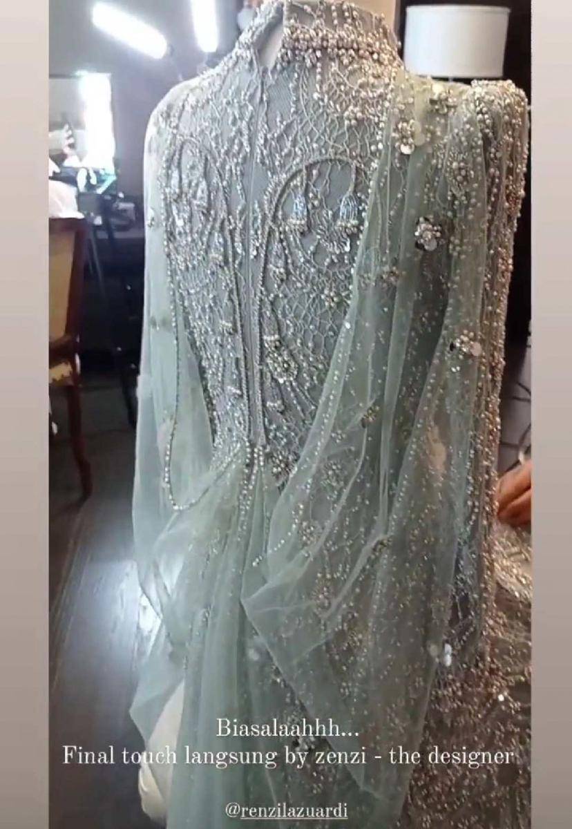 Kebaya Lesti Kejora (instagram.com/meniek.leyla.s)