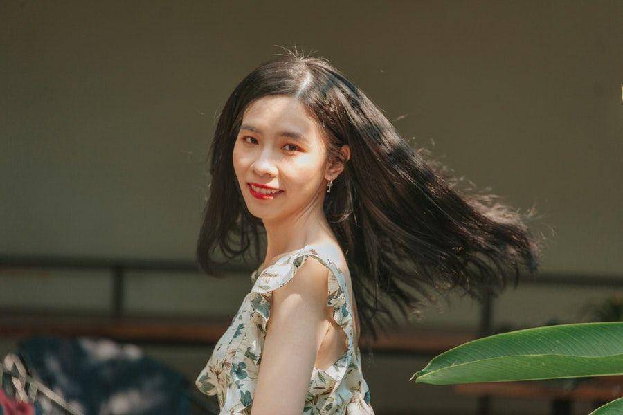 Ilustrasi rambut panjang (pexels.com/@minan1398)