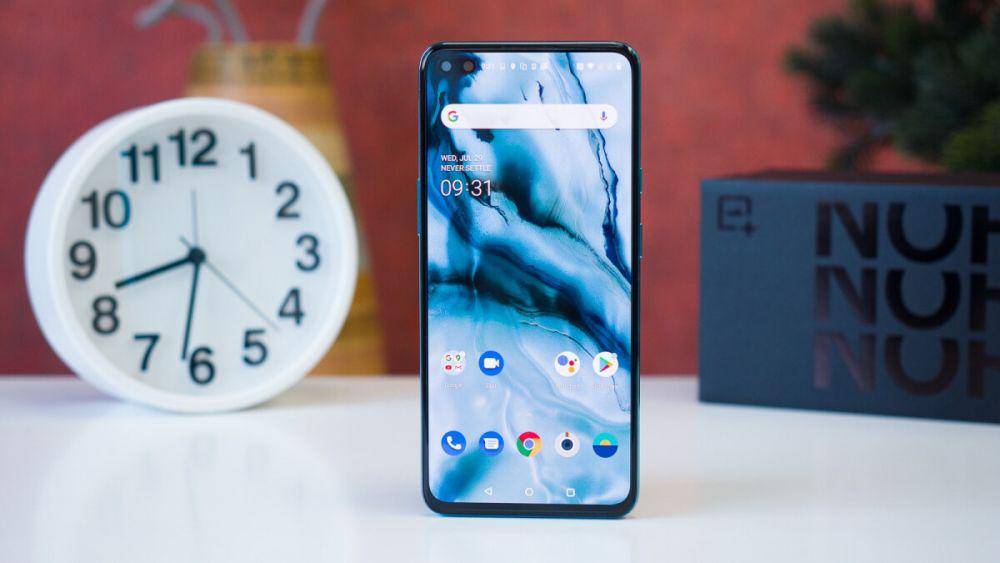 OnePlus Nord2 display (phonearena.com)