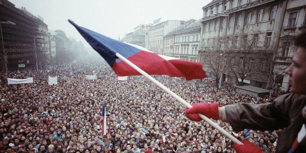 potret Revolusi Velvet di Cekoslowakia(kafkadesk.org)