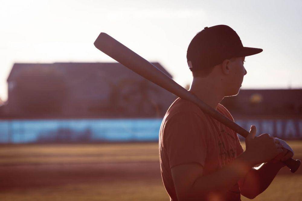 Ilustrasi bermain baseball (pexels.com/tim eiden)