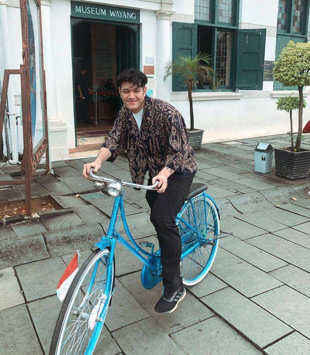 Potret gagah Jethro Armand (Instagram.com/jethro.armand)