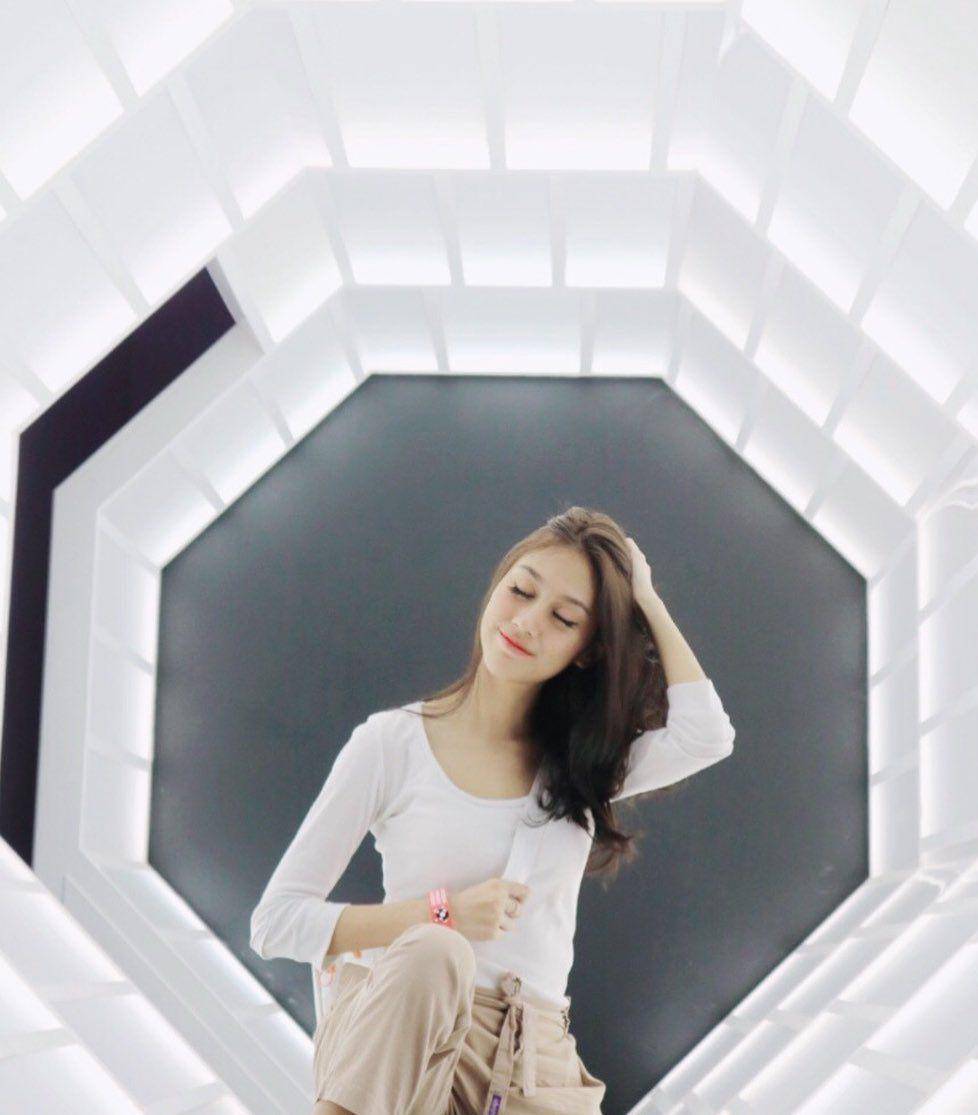 Regina Kandou (instagram.com/reginakandou)