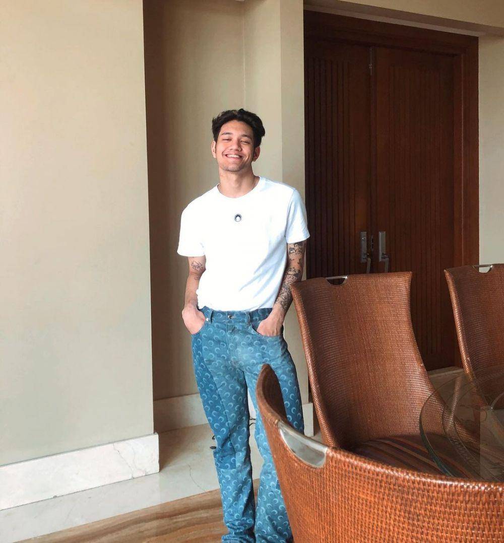 Potret gagah Jethro Armand (Instagram.com/jethro.armand)