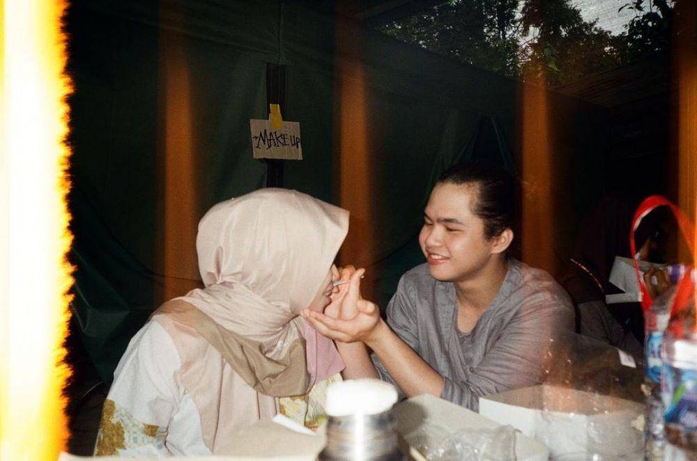 Tissa Biani dan Dul Jaelani suap-suapan. (instagram.com/duljaelani)