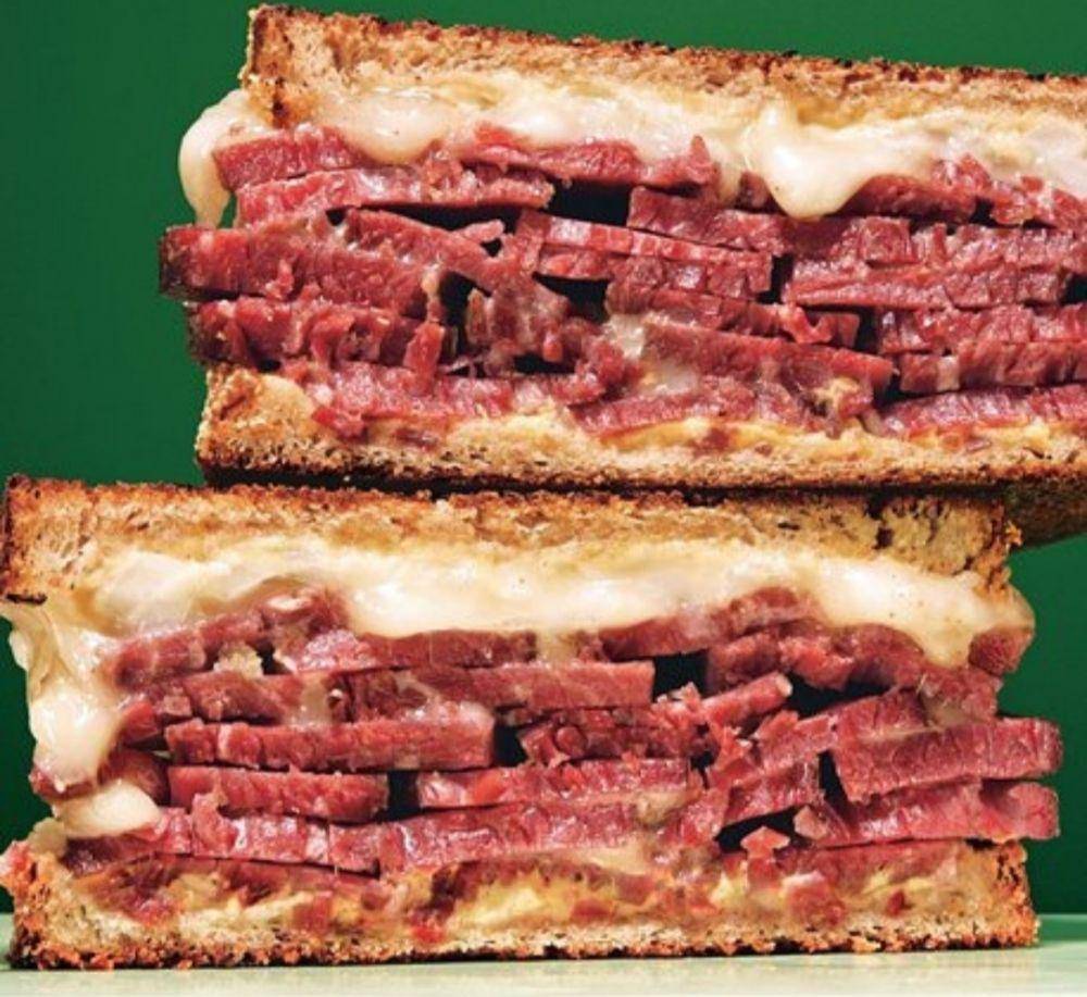 corned beef sandwich (Instagram.com/bringingithome_)