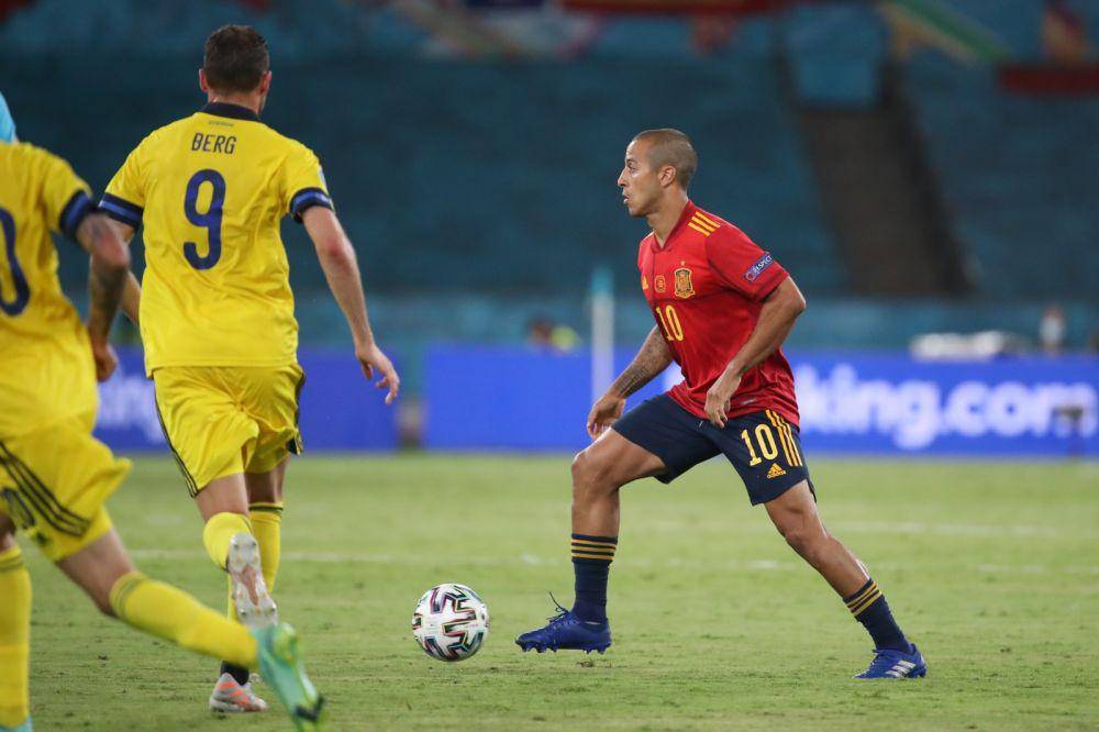 Thiago Alcantara dalam laga menghadapi Swedia (twitter.com/SeFutbol)