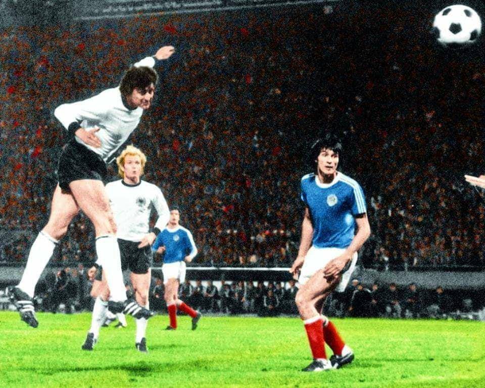 Timnas Jerman menghadapi Yugoslavia di Euro 1976 (uefa.com)