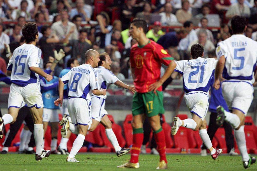 Yunani juara Euro 2004 (uefa.com)