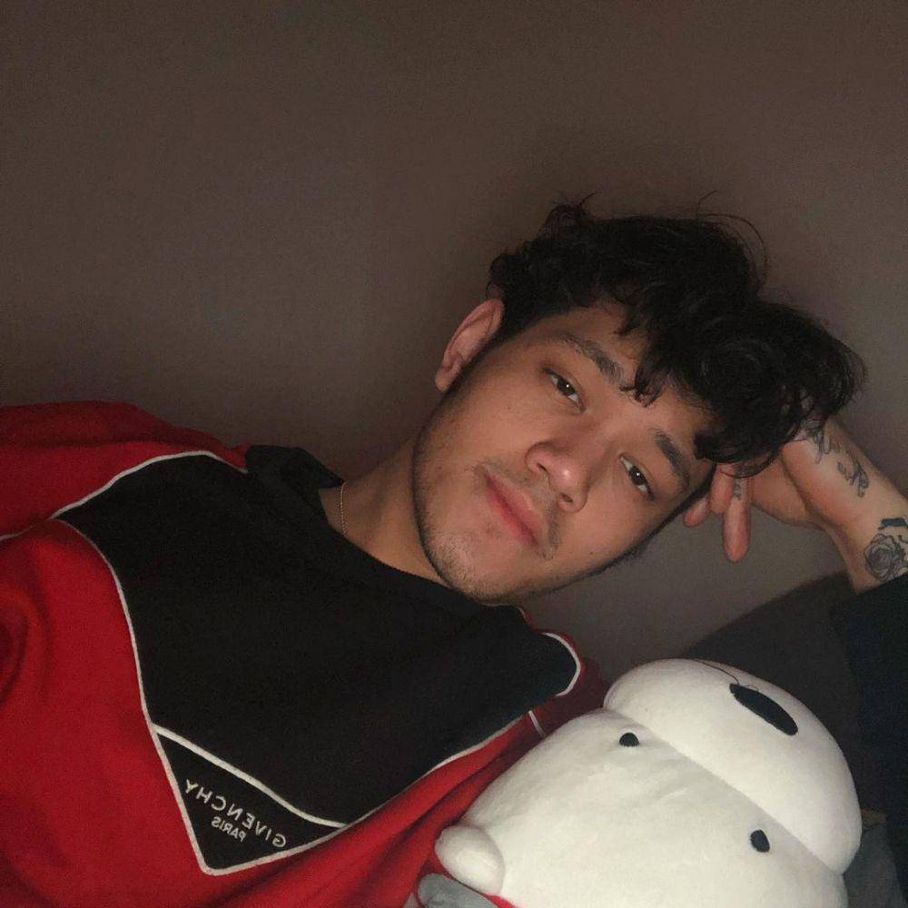 Potret gagah Jethro Armand (Instagram.com/jethro.armand)