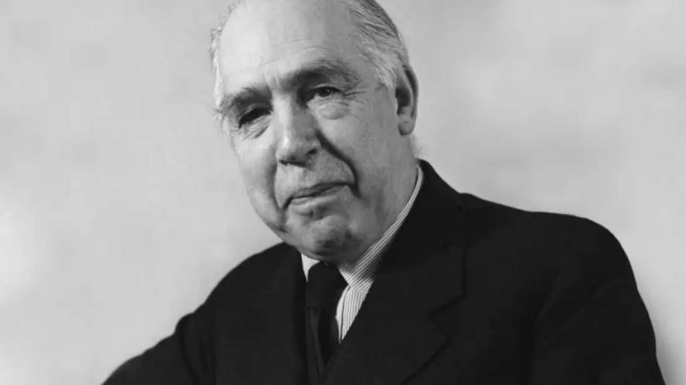Niels Bohr mengembangkan gagasan modern tentang atom. (mentalfloss.com)