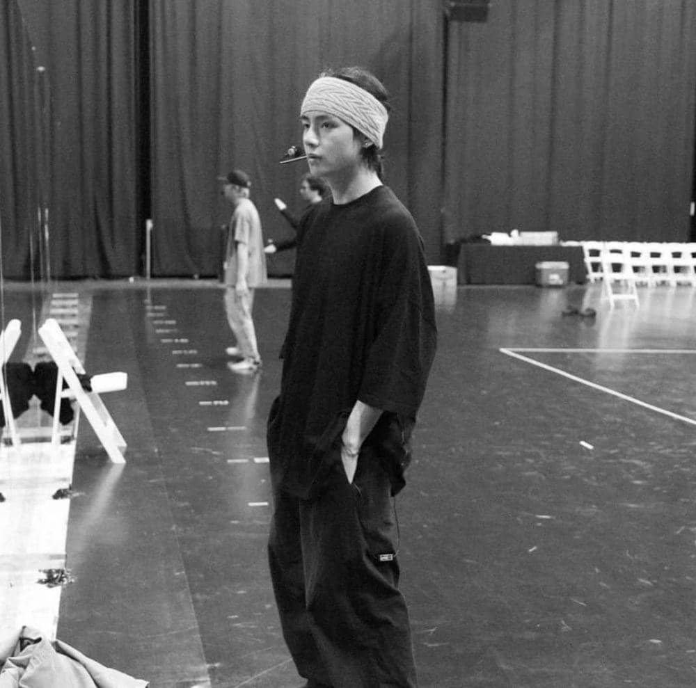 V BTS (instagram.com/bts.bighitofficial)