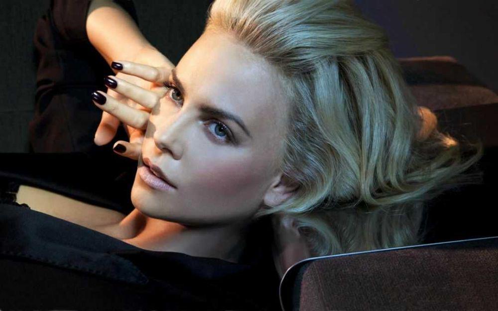 Rekomendasi 9 Film yang Dibintangi Charlize Theron, Sukses Besar!