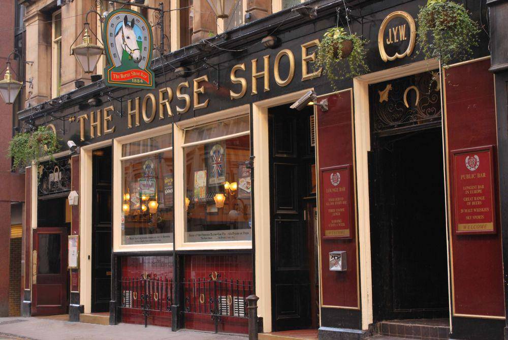 halaman depan The Horse Shoe Bar (pointahotels.com)