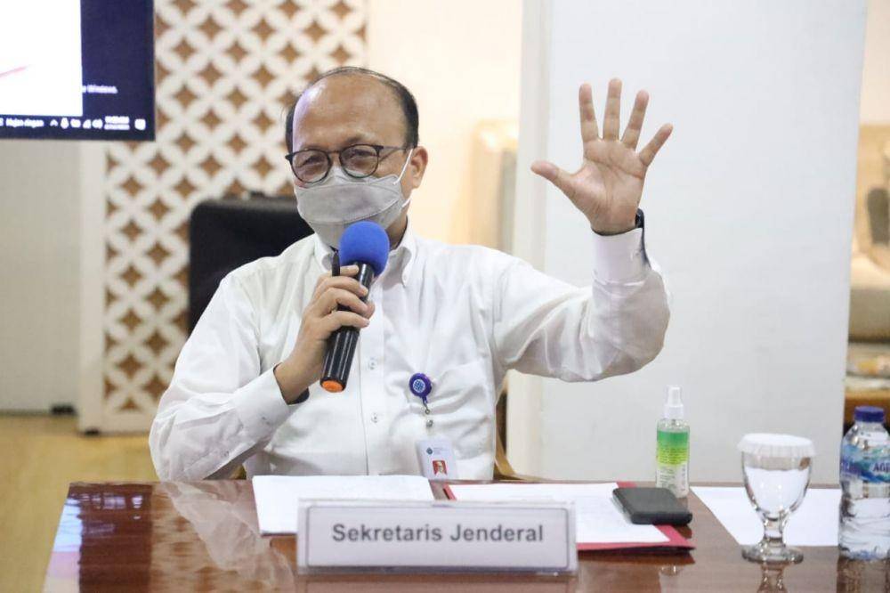 Sekjen Kemnaker Anwar Sanusi saat memberikan Pembekalan bagi Calon Atase, Staf Teknis, dan Kepala Bidang Ketenagakerjaan di Pusat Pengembangan SDM Kemnaker, Jakarta, Senin (14/6/2021). (Dok. Kemnaker)