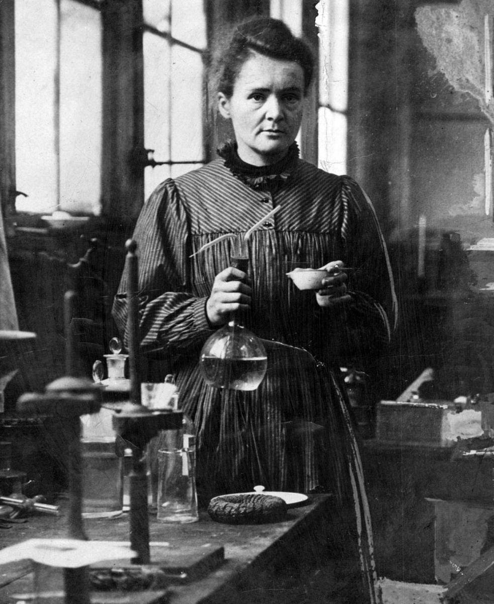 Marie Curie adalah perempuan pertama yang memenangkan Nobel. (atomicarchive.com)