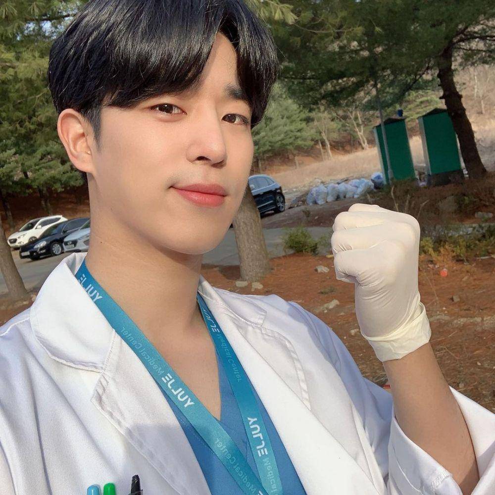Lee Chan Hyung di drama Hospital Playlist (instagram.com/mystic.actors)
