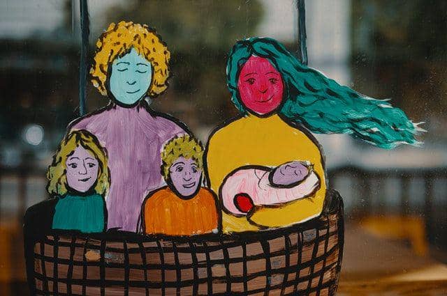 ilustrasi keluarga yang bahagia dengan kehadiran bayi (pexels.com/BrettSayles)
