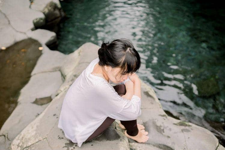 Ilustrasi wanita merenung (unsplash.com/fhmi29)