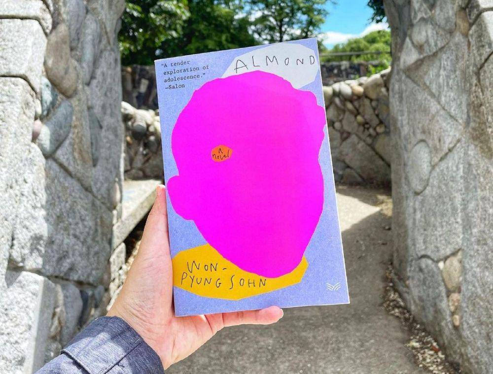 Novel persahabatan (instagram.com/readwithkiks)
