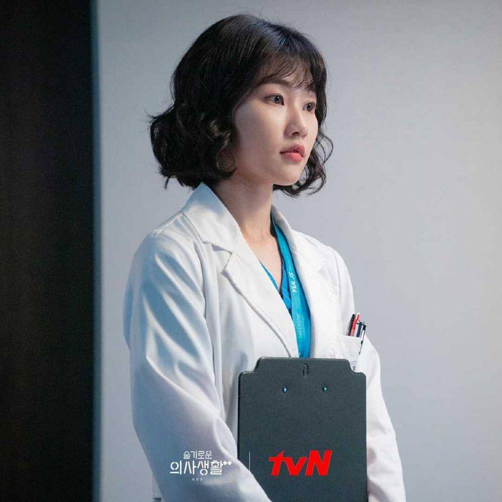 Ha Yoon Kyung di Hospital Playlist 2 (instagram.com/tvndrama.official)