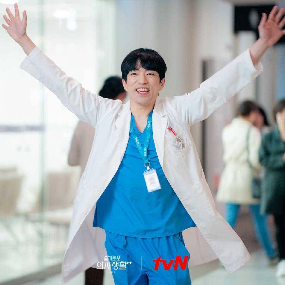 Jung Moon Sung di Hospital Playlist 2 (instagram.com/tvndrama.official)