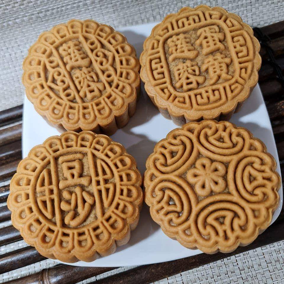 Kue bulan (instagram.com/mooncakepku)