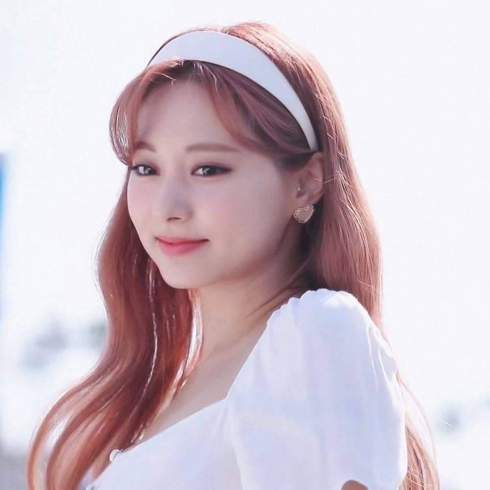 Tzuyu TWI (instagram.com/queentzuyu)