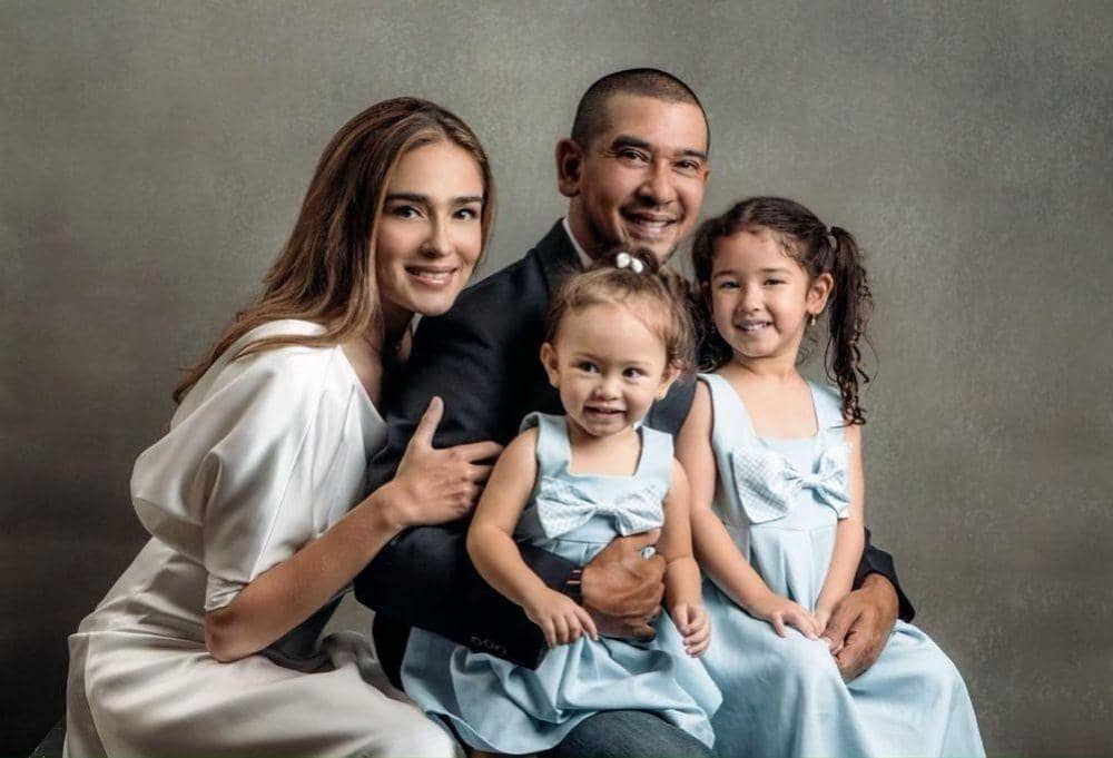 photoshoot keluarga Yasmine Wildblood (instagram.com/yaswildblood)