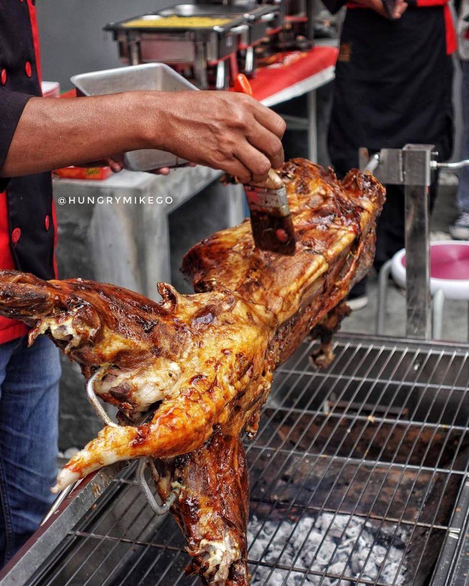 Kambing guling (instagram.com/hungrymikego)