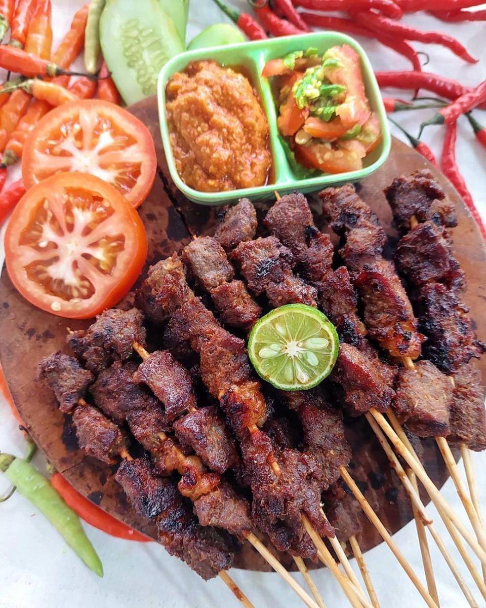 Sate ayam (instagram.com/satebolbak)