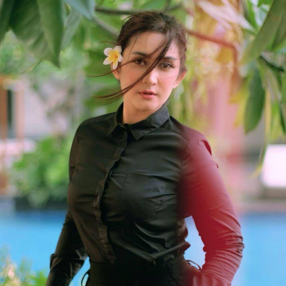 Nafa Urbach (instagram.com/nafaurbach)