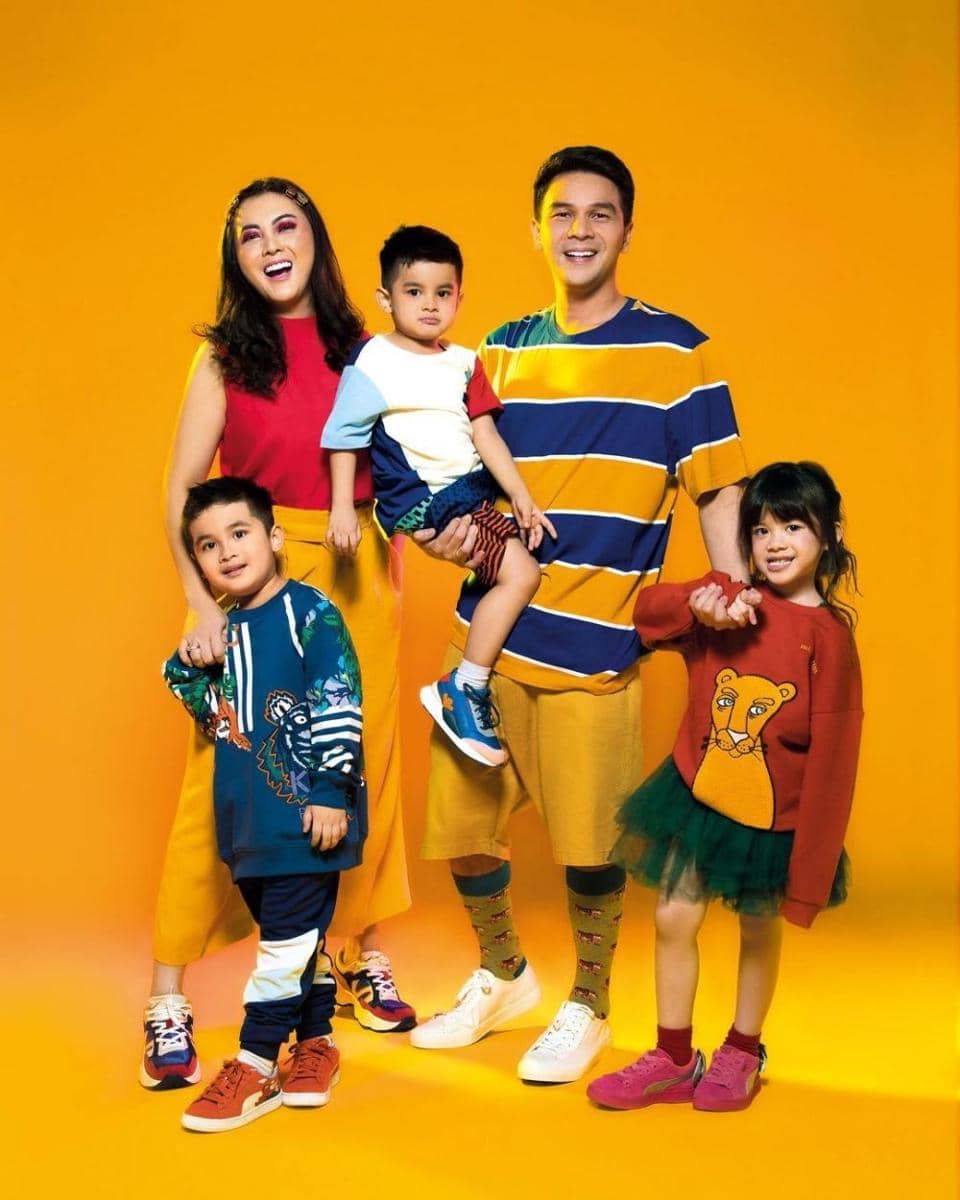 photoshoot keluarga Jonathan Frizzy (instagram.com/ijonkfrizzy)