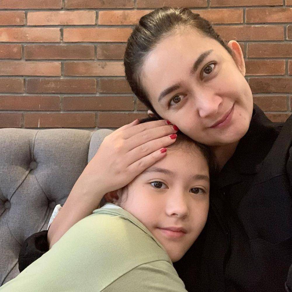 Nafa Urbach dan anak (instagram.com/nafaurbach)