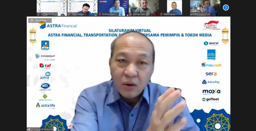 Suparno Djasmin, Director-In-Charge Astra Financial, Transportation & Logistic, menyapa pimpinan dan tokoh media saat pembukaan acara “Silaturahim Virtual Bersama Pemimpin dan Tokoh Media” yang dilaksanakan secara virtual pada Senin, 14 Juni 2021.