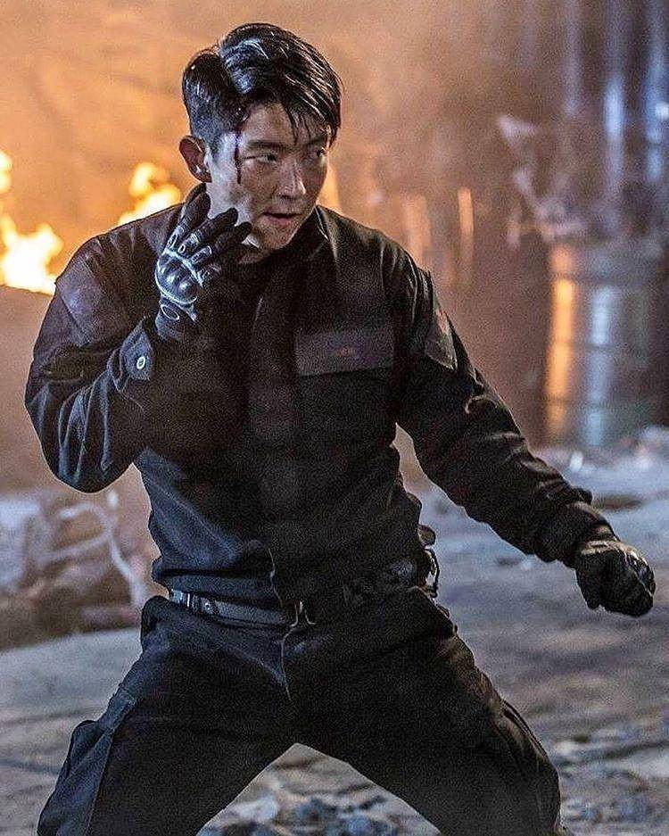 Lee Joon Gi dalam cuplikan film "Resident Evil" (pinterest.com)