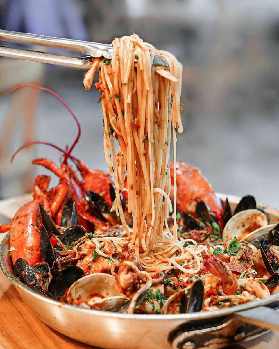 lobster fra diavolo (instagram/chrisi.eats)