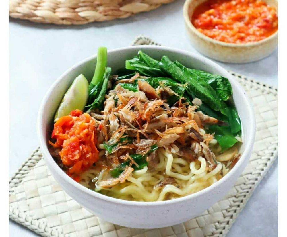 Mie Cakalang (instagram.com/tyasprabowo)