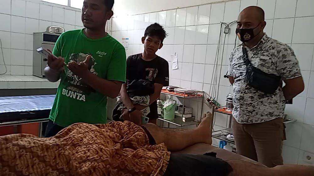 Rizki, korban serangan gajah liar saat mendapatkan perawatan medis (IDN Times/Istimewa)