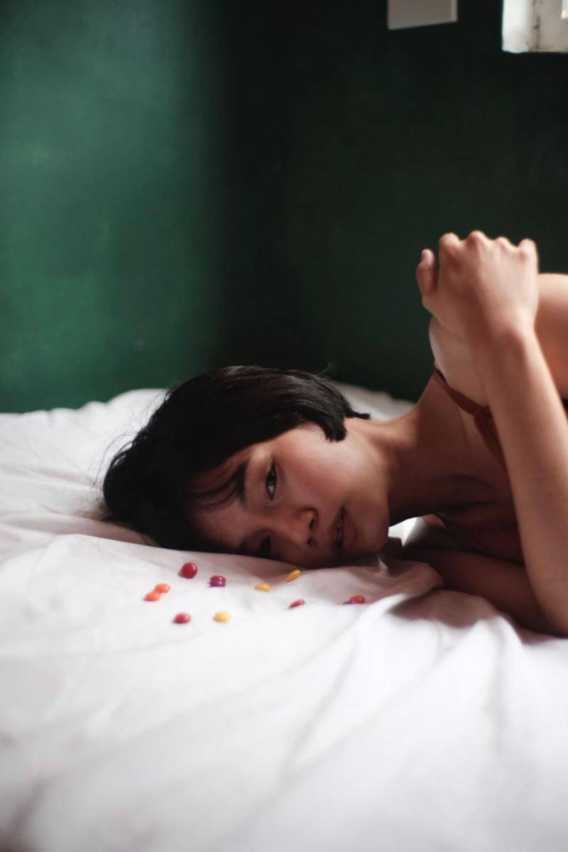 ilustrasi wanita sedang malas (pexels.com/Ike louie Natividad)