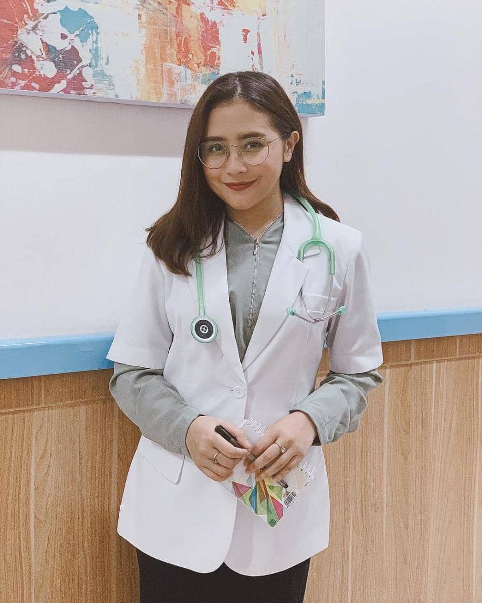 Prilly Latuconsina (instagram.com/prillylatuconsina96)