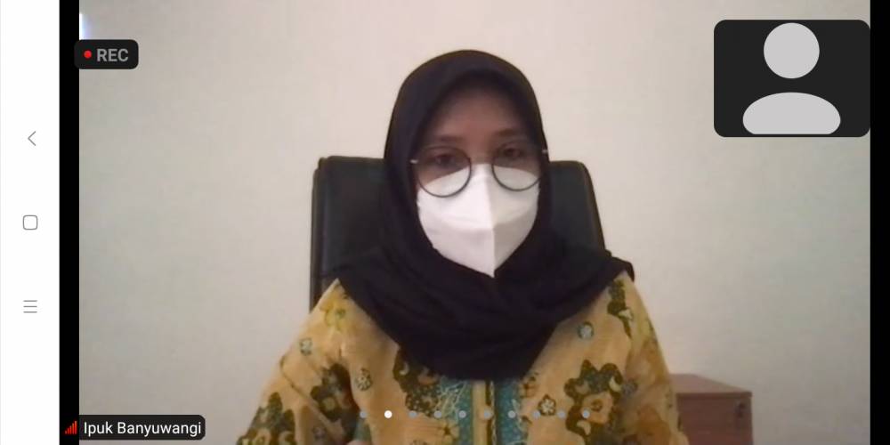 Bupati Banyuwangi Ipuk Festiandani saat mengikuti Webinar. IDN Times/Istimewa