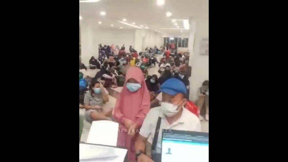 Suasana di Rumah Sakit Darurat Wisma Atlet Kemayoran, Jakarta Pusat pada Senin (14/6/2021) sekitar pukul 21.40 WIB. (instagram.com/kabarjakarta1)
