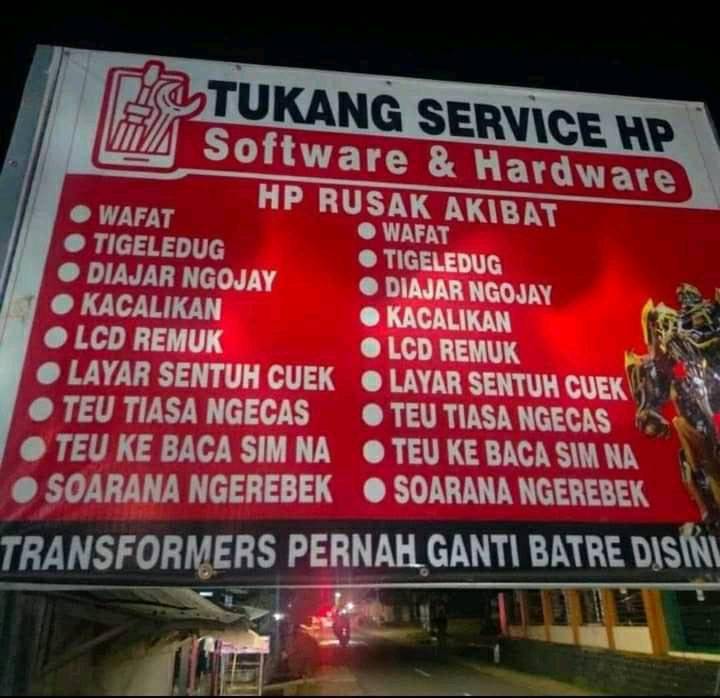 spanduk tukang servis hp (twitter.com/flutulangs)
